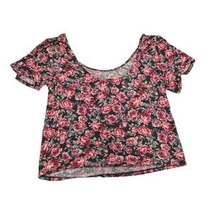 Map To Mars size XL crop top. Gray background with pink rose floral design.
